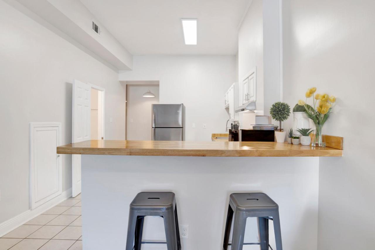 Stars On State In The Heart Of Downtown Apartment Mobile Exterior photo